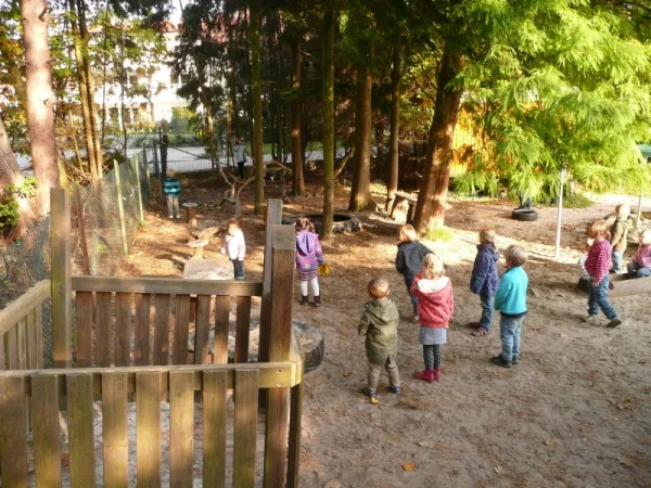 Blick auf unser Außengelände mit Terrasse